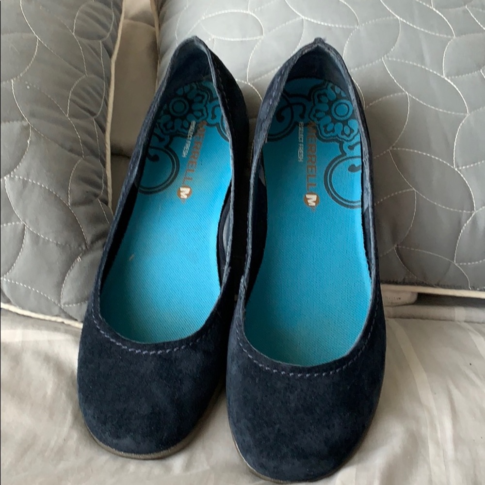 Beautiful Merrell blues suede flats